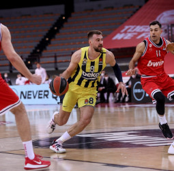 El Fenebahce frena al Olympiacos (76-71)