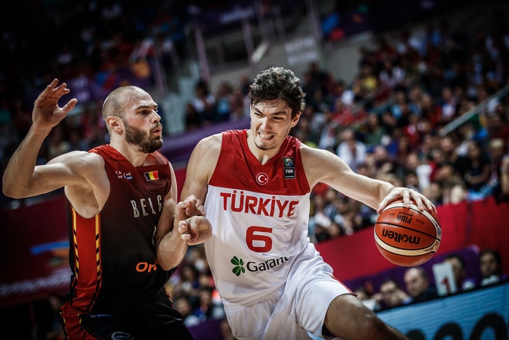 Turquía se clasifica con sufrimiento  (78-65)