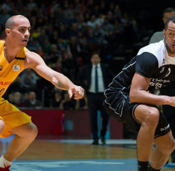 Clevin Hannah se une a Kenny Haynes y Angelo Caloiaro en el Buyukcekmece
