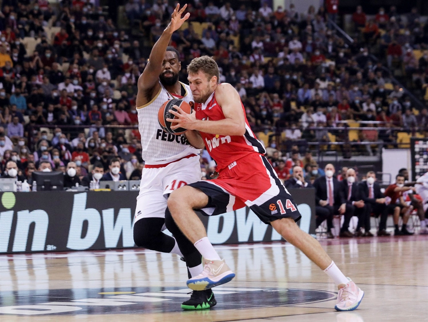 El Mónaco se diluye en el Pireo (86-65)