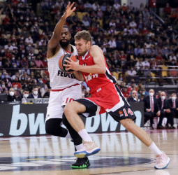 El Mónaco se diluye en el Pireo (86-65)