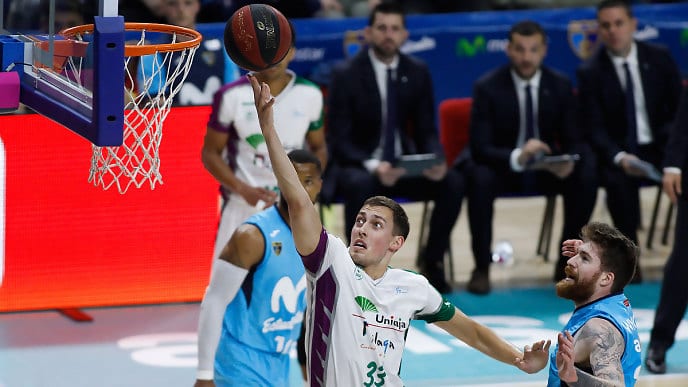 La dinámica positiva del Unicaja continúa en la pista de Movistar Estudiantes (72-80)