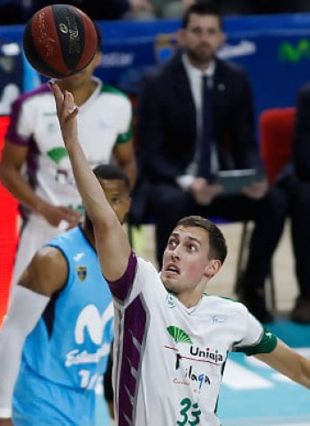 La dinámica positiva del Unicaja continúa en la pista de Movistar Estudiantes (72-80)