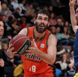 La aparición de San Emeterio y sus 35 puntos vencen a Andorra en un final de infarto (89-87)