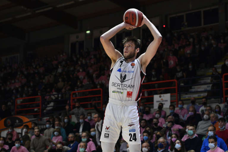 El Anadolu Efes mantiene avanzadas negociaciones con Mike Daum