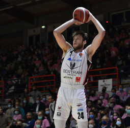 El Anadolu Efes mantiene avanzadas negociaciones con Mike Daum