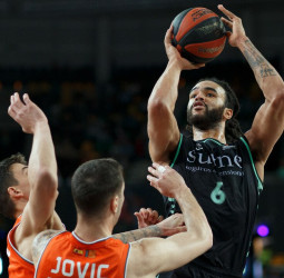 El Surne Bilbao se lleva una gran victoria ante el Valencia Basket, 93-78