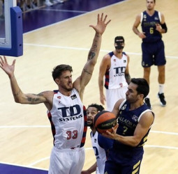 La velocidad del Real Madrid doblega al campeón de Liga Endesa (88-73)