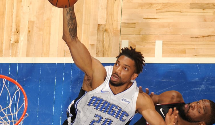 Khem Birch se gana el contrato garantizado