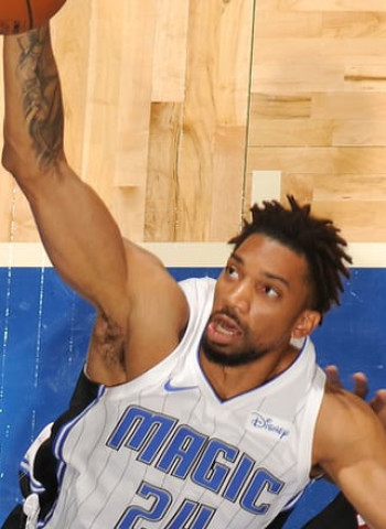 Khem Birch se gana el contrato garantizado