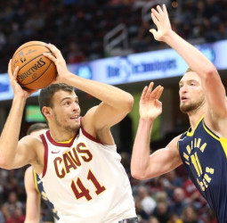 Kevin Pangos y Ante Zizic, objetivos del Maccabi Tel Aviv