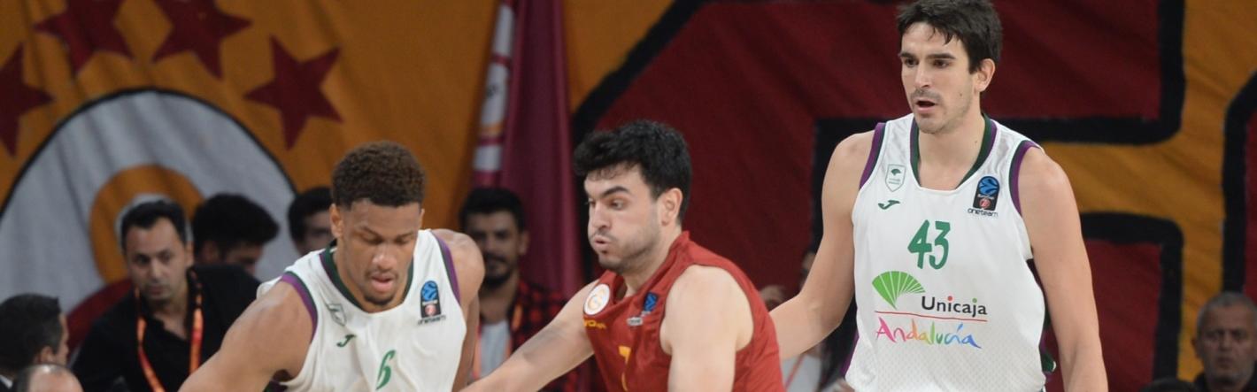 Un mal tercer cuarto condena al Unicaja en Estambul (91-80)