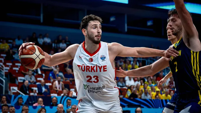 Turquía sobrevive a la reacción sueca y vuelve a unos cuartos de final 16 años después, 85-79
