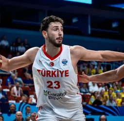 Turquía sobrevive a la reacción sueca y vuelve a unos cuartos de final 16 años después, 85-79