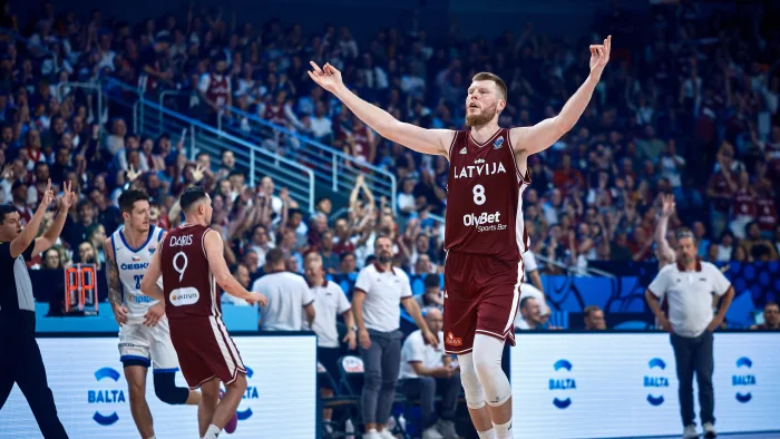 Letonia iguala su récord histórico de anotación en EuroBasket con un festival ante Chequia, 109-75