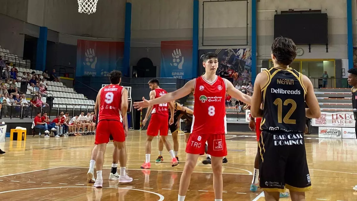 El CEB Llíria pierde su primer partido de la temporada tras un triple en el último segundo del CB Benicarló (63-64)