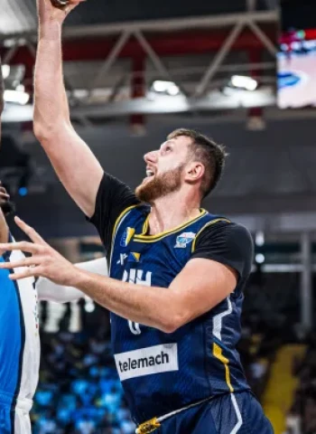 Bosnia y Herzegovina sobrevive al empuje final y acaba con la imbatibilidad de Grecia, 80-77