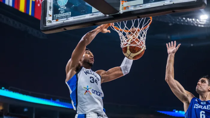 Giannis firma 37 puntos y Grecia vuela a los cuartos, 84-79
