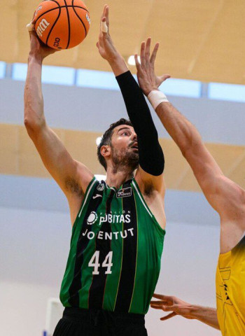 Marcelinho Huertas supera a Ricky Rubio en su reencuentro