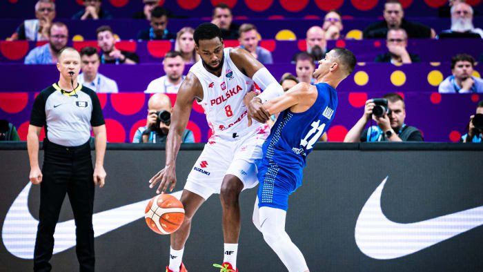 Polonia resiste y derrota a Israel en un final de infarto para seguir invicta, 66-64