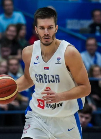 Petrusev, multado y bajo periodo de prueba, estará disponible ante Letonia
