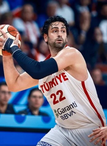 Sengun brilla y Turquía sella el pase a octavos, 95-54