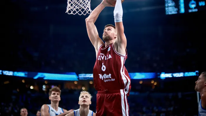 Porzingis salva a Letonia en un desenlace dramático, 72-70