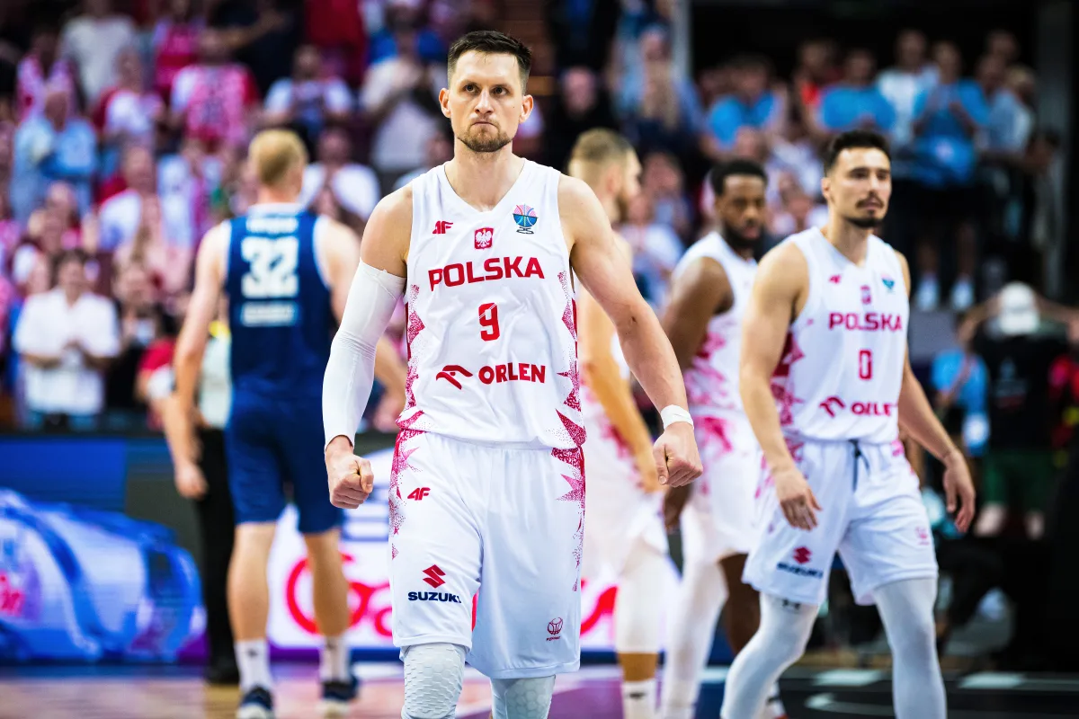 Polonia resiste la remontada islandesa y sella el pase a octavos, 84-75