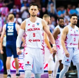 Polonia resiste la remontada islandesa y sella el pase a octavos, 84-75