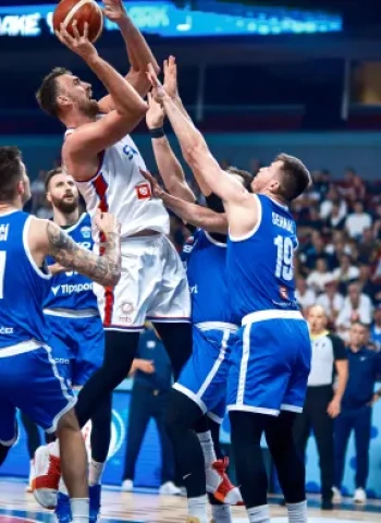 Serbia impone su poderío interior y deja fuera a Chequia, 82-60