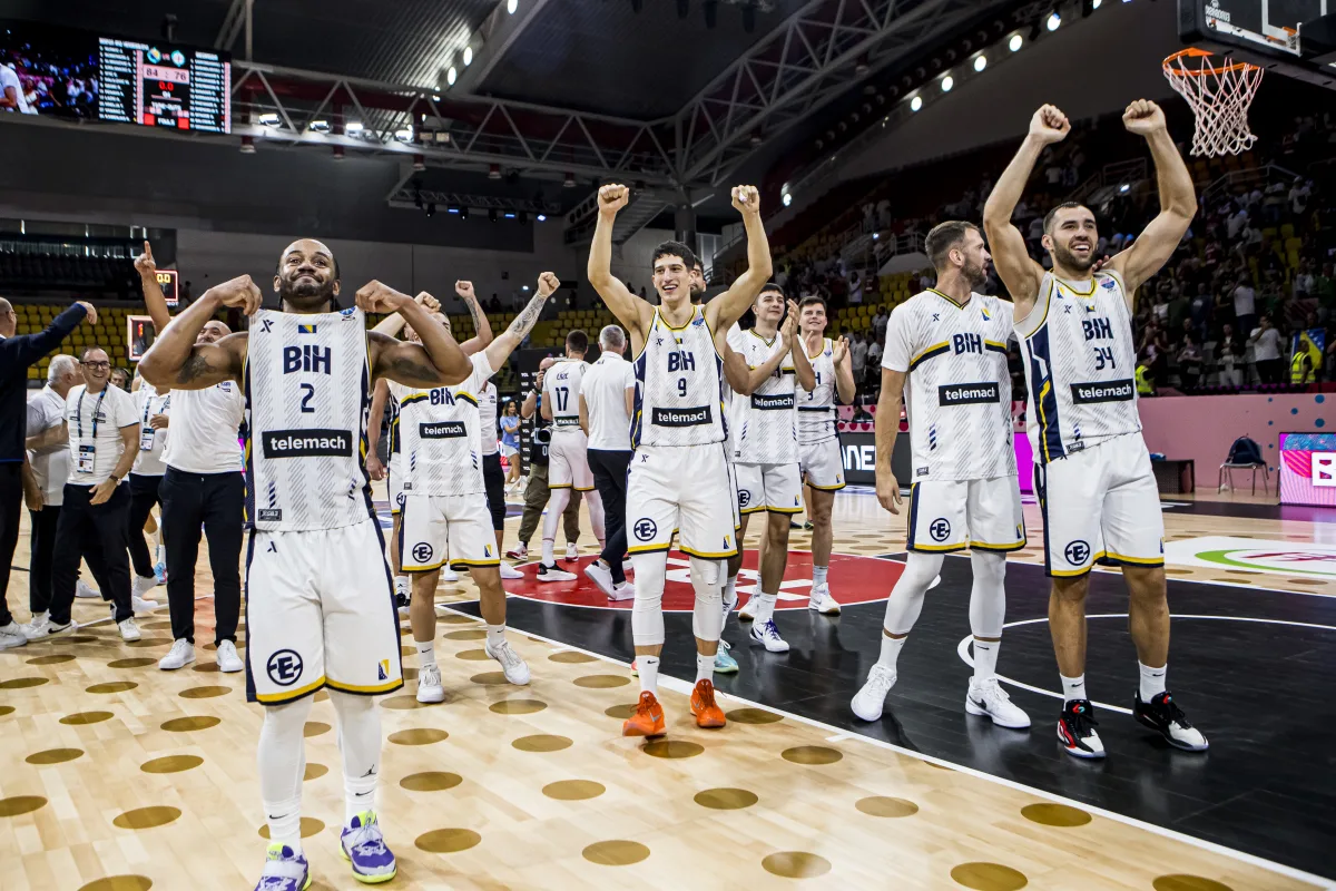 Bosnia y Herzegovina rompe una espera de 32 años y estará en los octavos del EuroBasket, 84-76