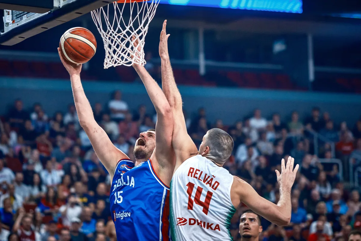 Jokic imparable mantiene a Serbia invicta, 80-69