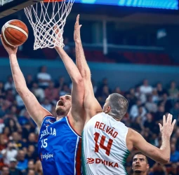 Jokic imparable mantiene a Serbia invicta, 80-69
