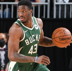 Thanasis Antetokounmpo regresa a Milwaukee Bucks