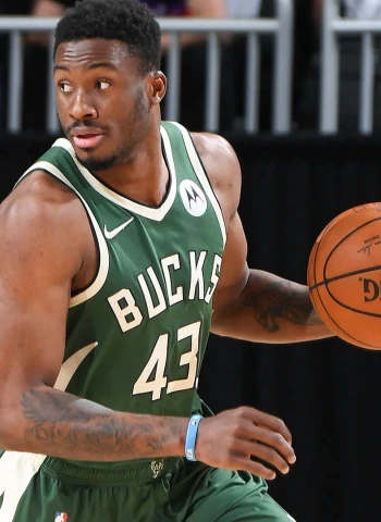 Thanasis Antetokounmpo regresa a Milwaukee Bucks