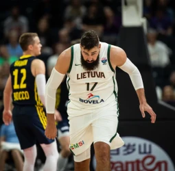 Lituania remonta y derrota a Suecia, 74-71