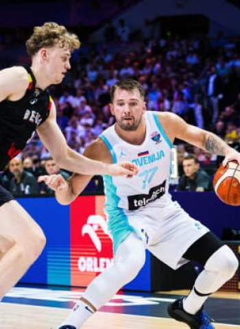 Doncic firma un triple-doble y da a Eslovenia su primer triunfo, 86-69