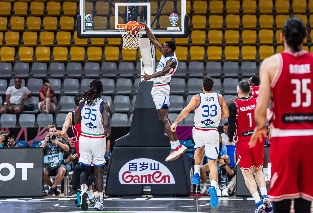 Italia acelera en el tramo final y logra su primer triunfo ante Georgia, 78-62