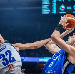 Marea azul en Riga: Estonia arrasa a Chequia y logra su primera victoria, 89-75