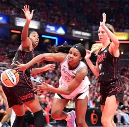 Las Vegas Aces doblegan a Indiana y quedan a un paso de la Final de la WNBA