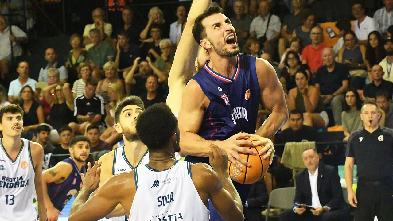 El Monbus Obradoiro se hunde en Menorca, 97-77