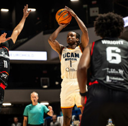 El UCAM Murcia arranca firme en la previa de la Champions (100-84)