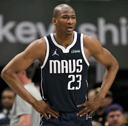 Kai Jones refuerza a Anadolu Efes y debutará en la EuroLeague tras su paso por la NBA