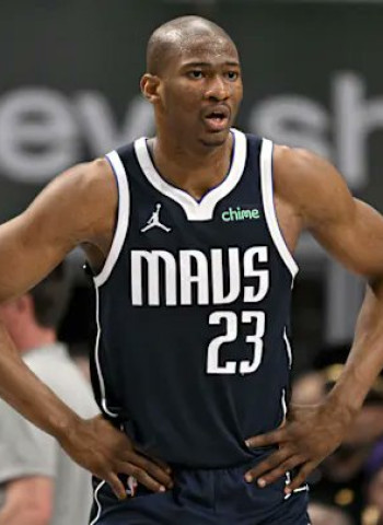 Kai Jones refuerza a Anadolu Efes y debutará en la EuroLeague tras su paso por la NBA