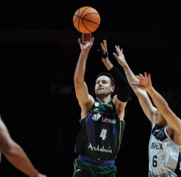 Unicaja: Victoria y billete para la final de la Copa FIBA Intercontinental (68-97)