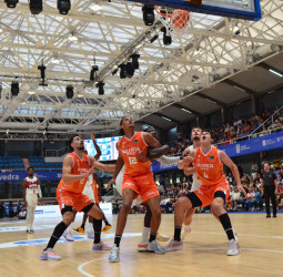 Valencia Basket arranca con autoridad en el EncestaRías: triunfo ante Baskonia (84-99)