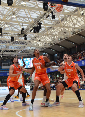 Valencia Basket arranca con autoridad en el EncestaRías: triunfo ante Baskonia (84-99)