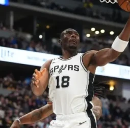 Bismack Biyombo regresa a San Antonio para una última batalla
