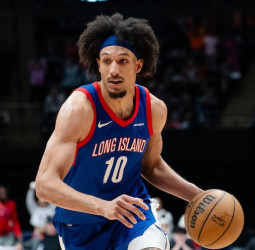 Los Celtics firman a Kendall Brown para competir por un puesto dual