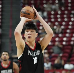Yang Hansen desata de nuevo la fiebre china en la NBA